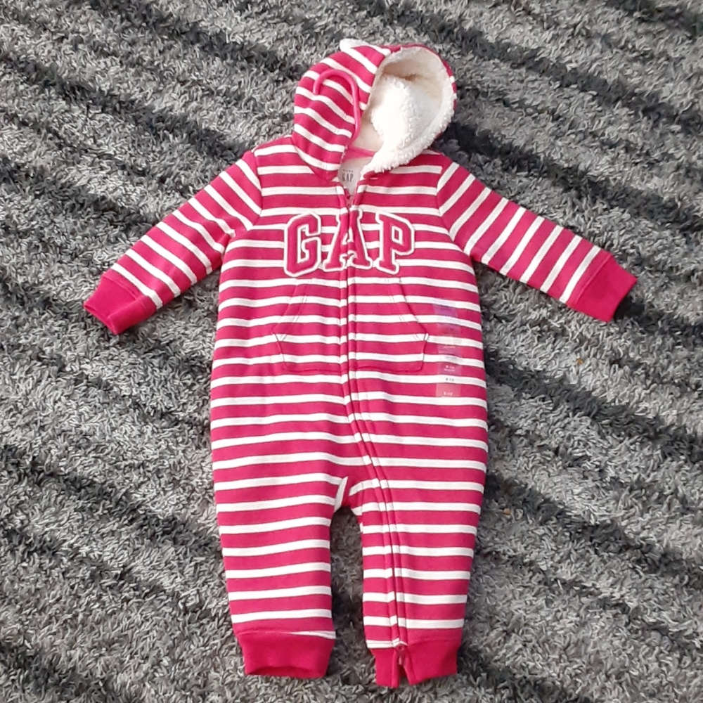 New Gap warm suit.